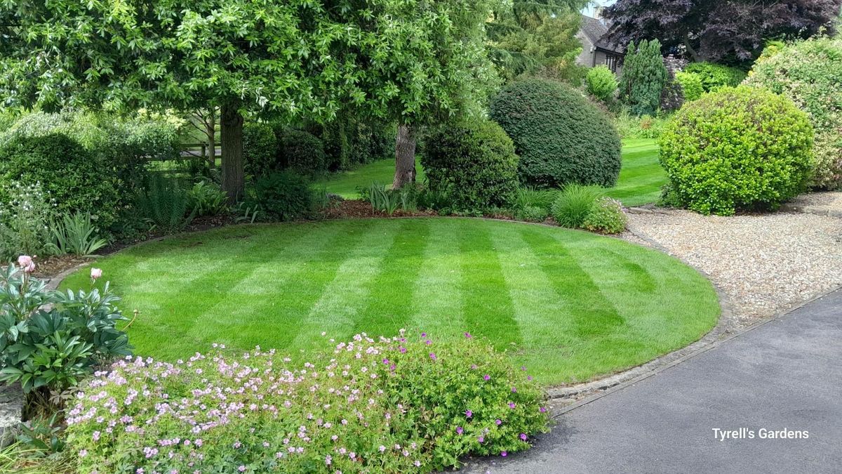 Circular feature lawn, Chipping Campden - after